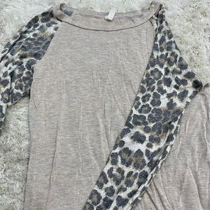 Womens long sleeve leopard detail top